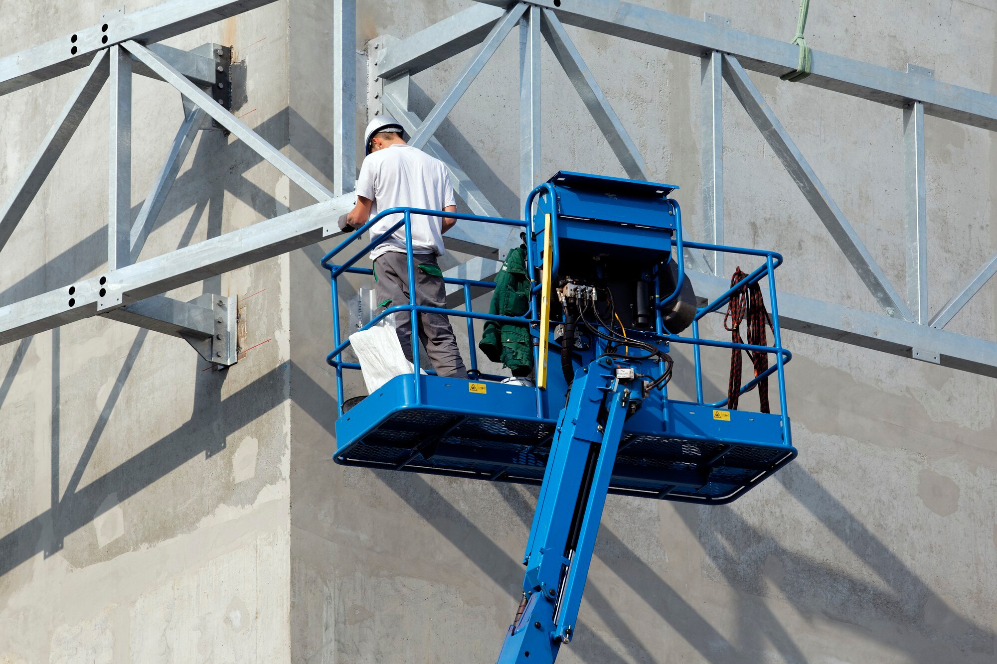 Equipamento de instalação de grua azul